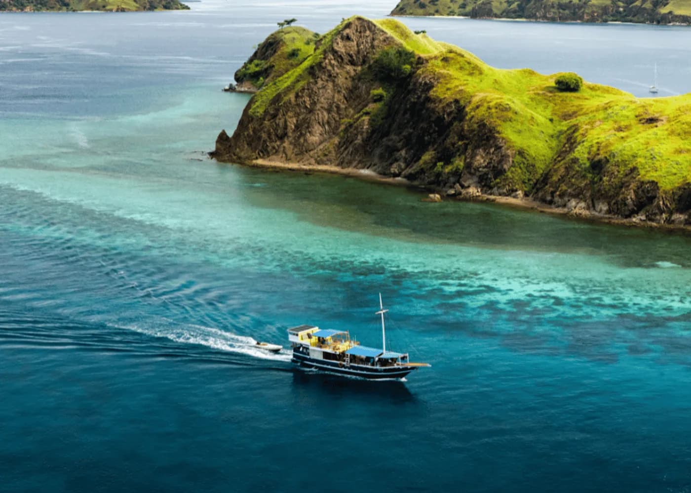 Bajak liveaboard in Komodo National Park
