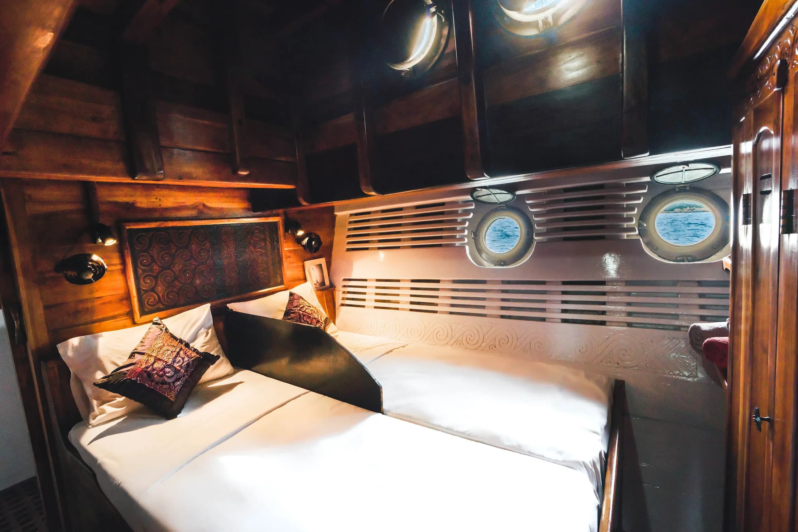 Twin cabin