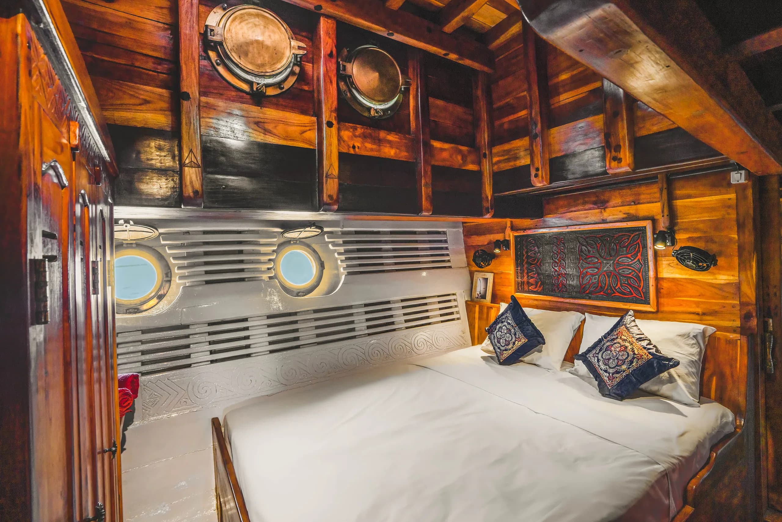 Double cabin