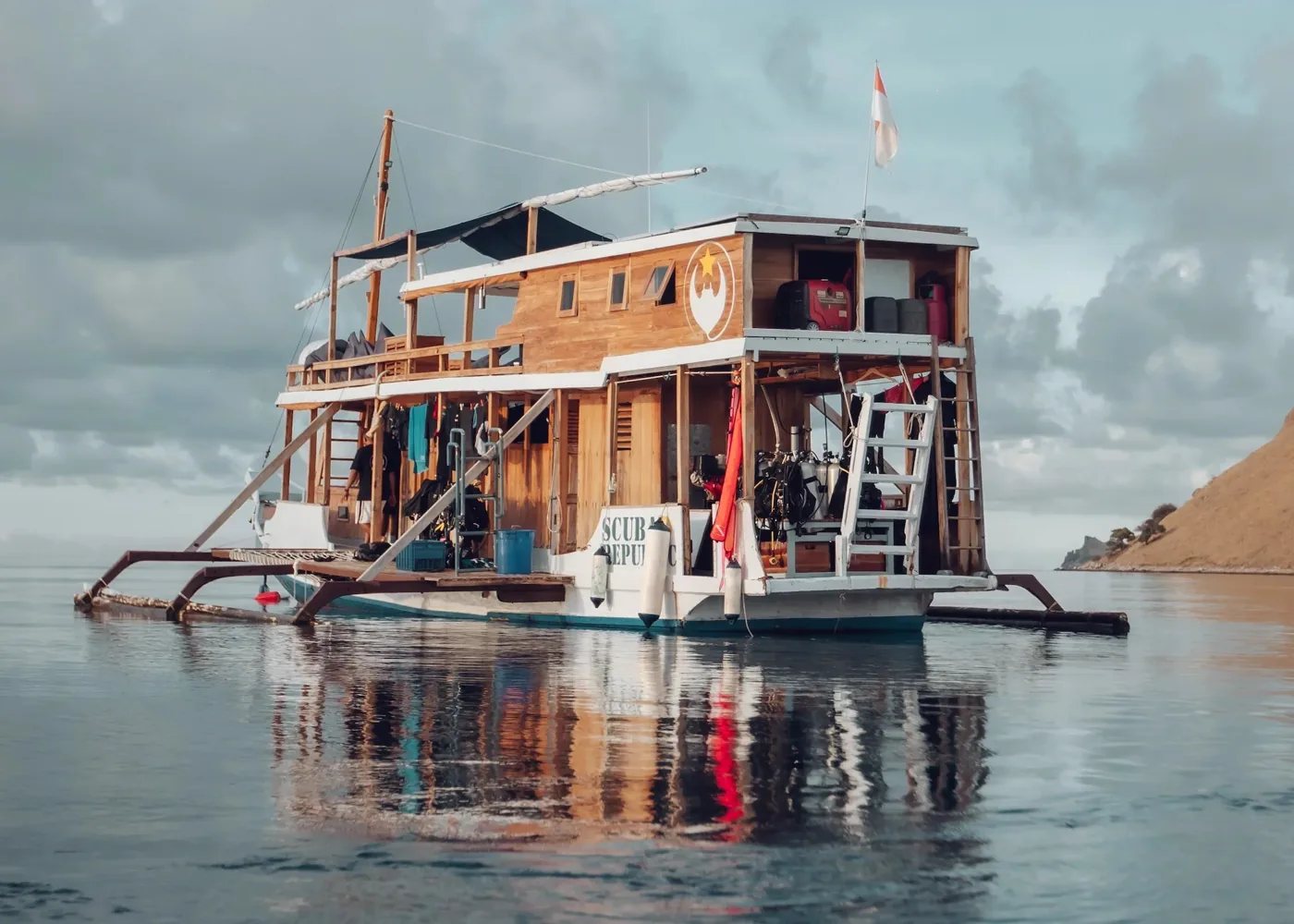 Capoeng on a Komodo liveaboard route