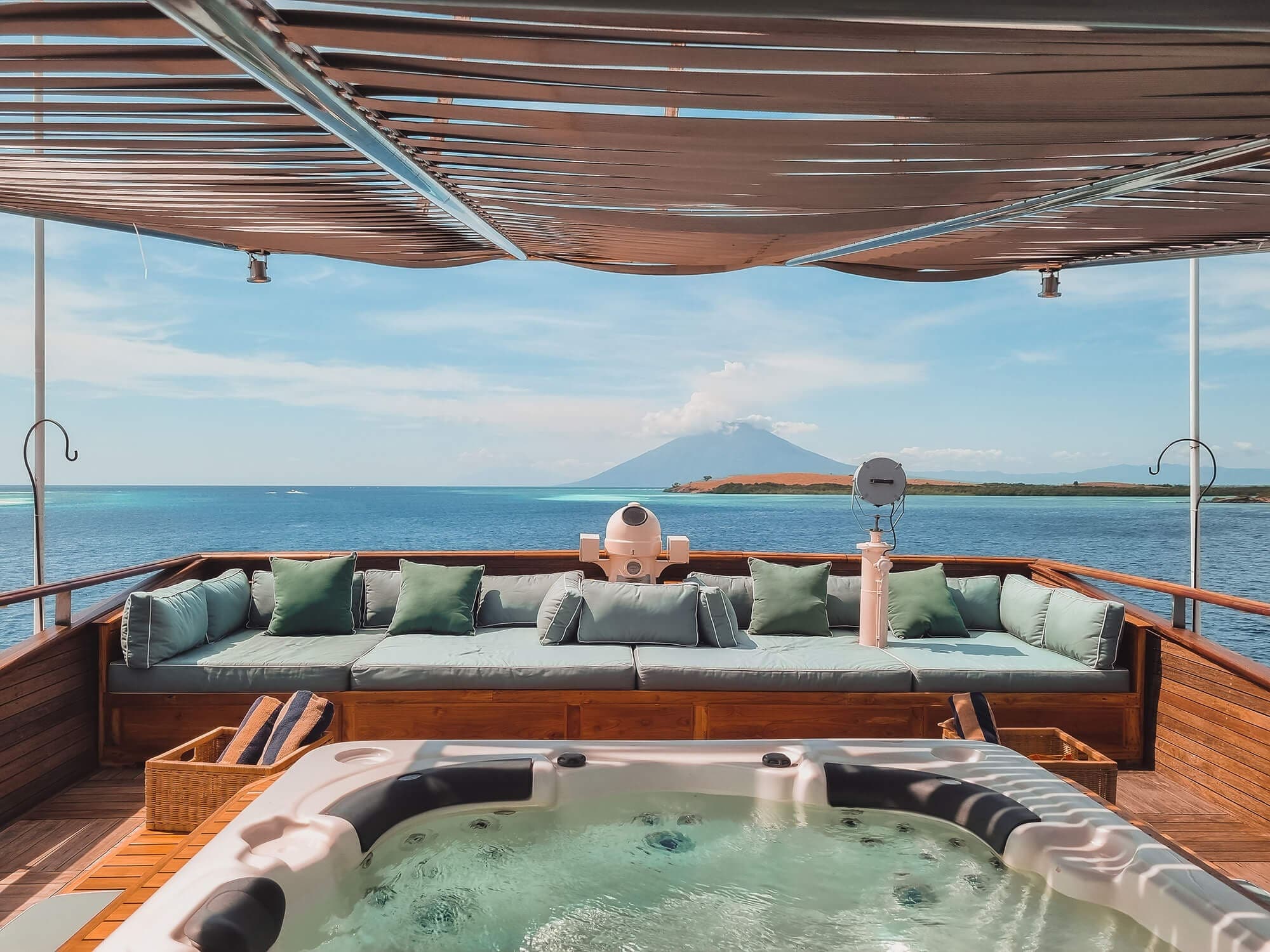 Monkey island jacuzzi