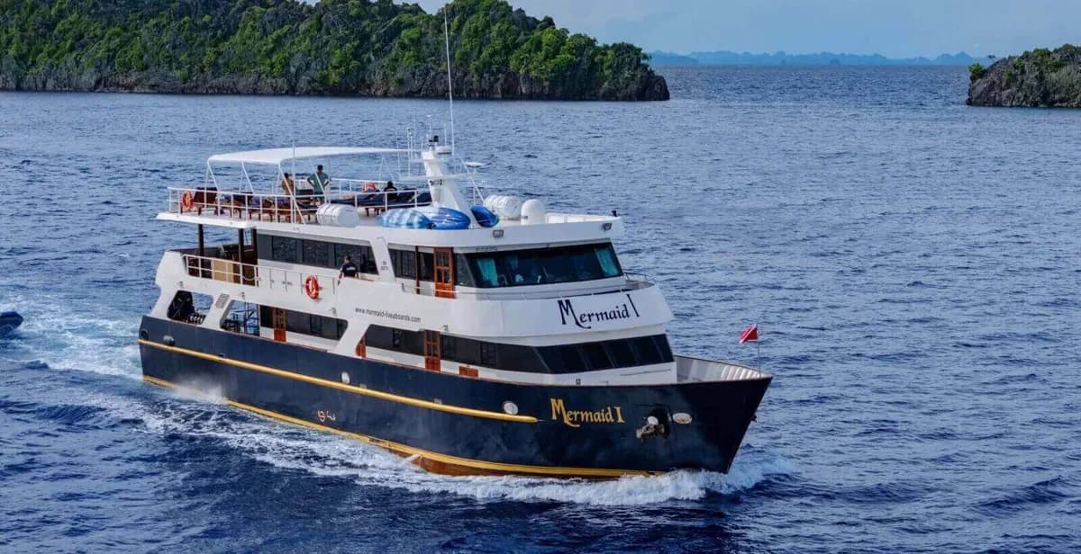 Mermaid I liveaboard at sea
