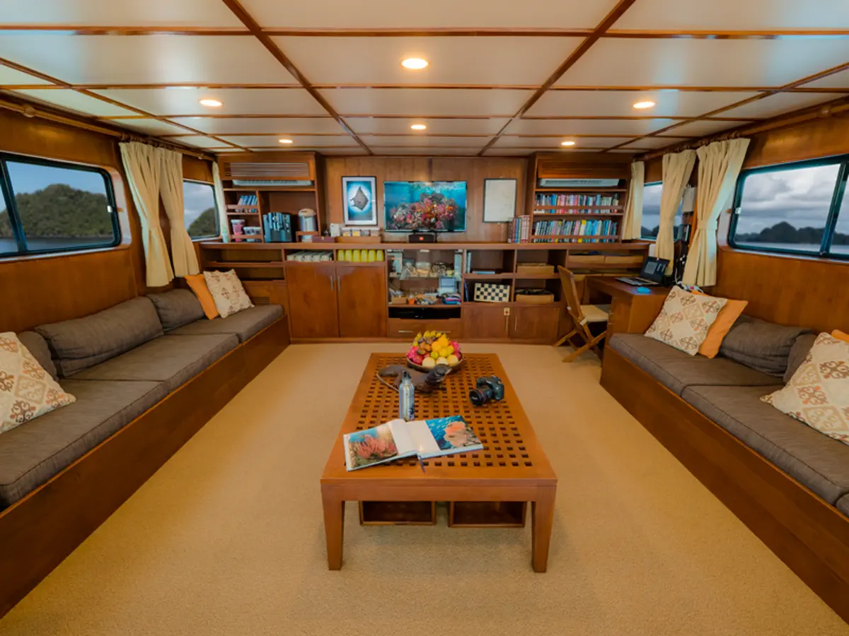 Mermaid II saloon