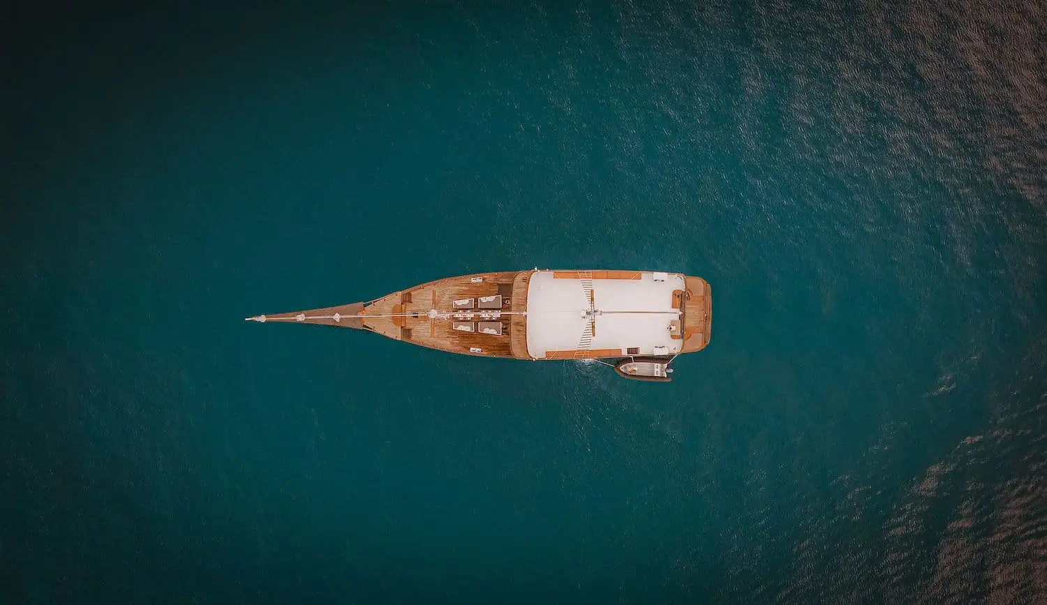 Exterior sailing