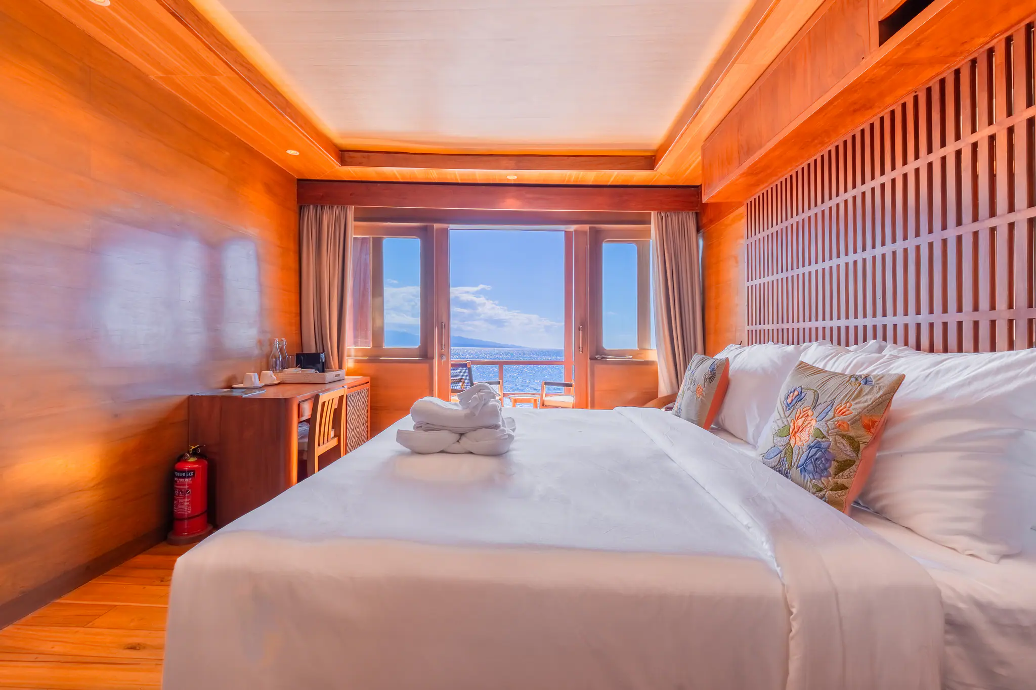 Upper deck deluxe cabin