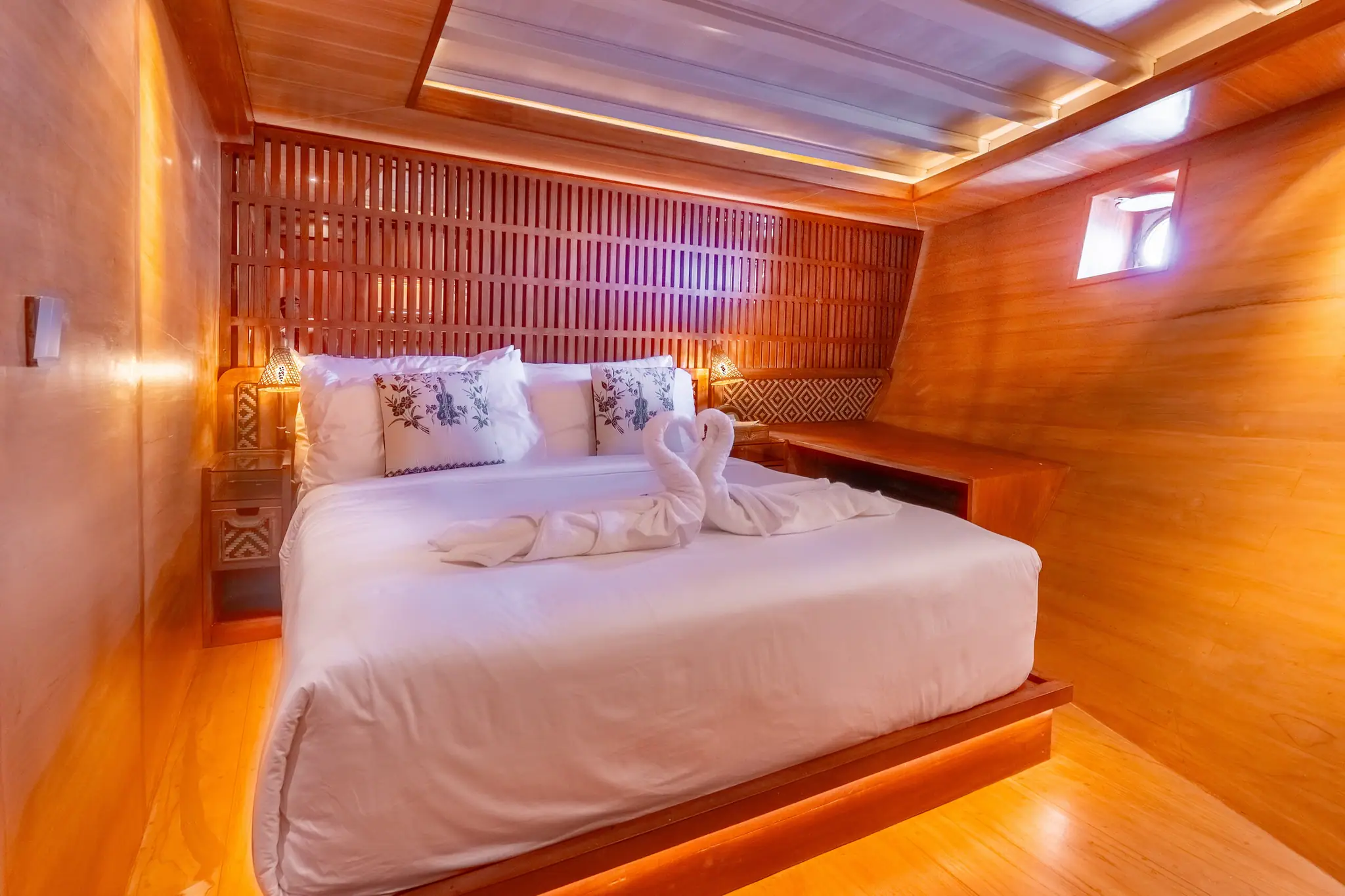 Lower deck cabin